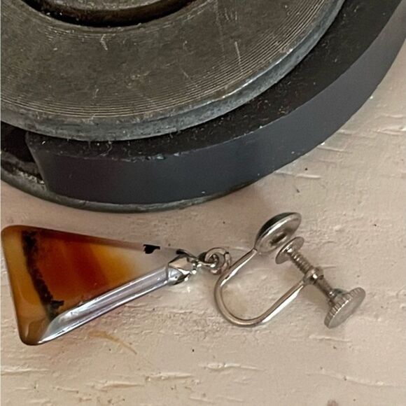 Vintage 1.5” sterling silver triangular shaped agate screw back drop earrings - Picture 8 of 9